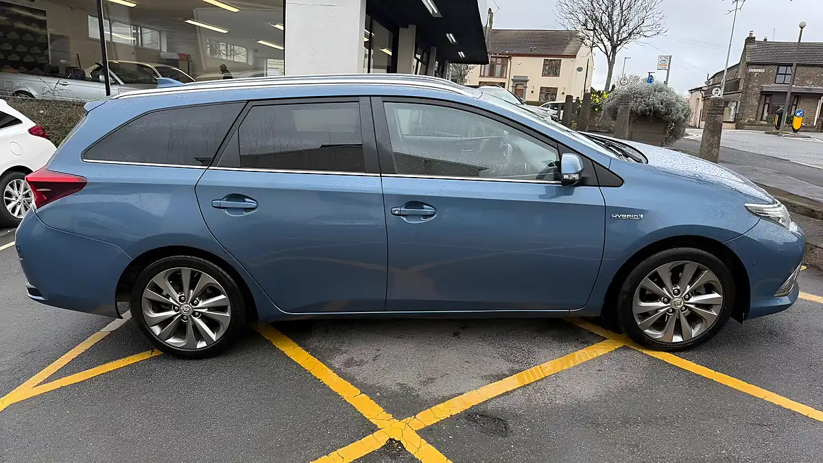 Used 2015 Toyota Auris Excel Touring Sports Blue - Interior and Exterior details 14