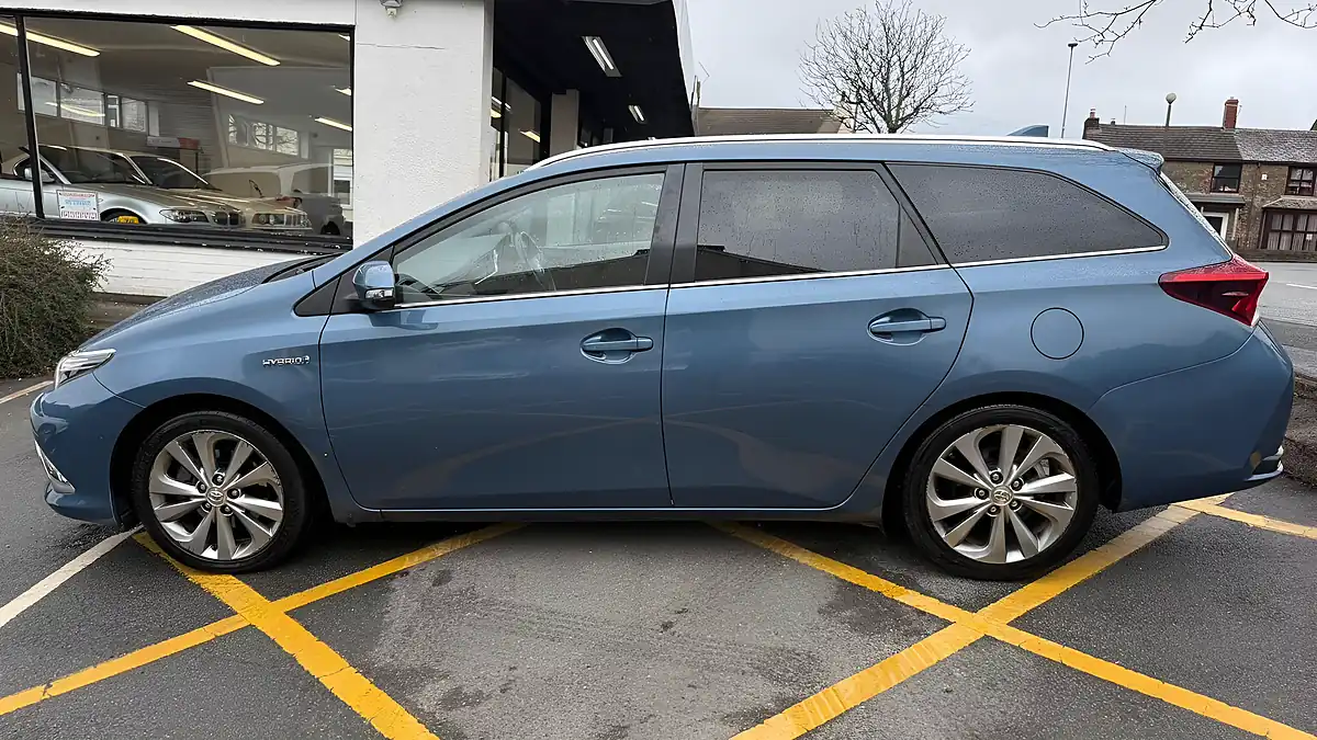 Used 2015 Toyota Auris Excel Touring Sports Blue - Interior and Exterior details 15