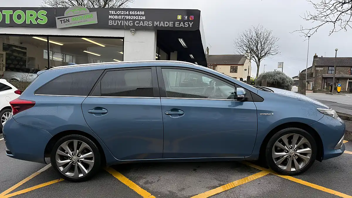 Used 2015 Toyota Auris Excel Touring Sports Blue - Interior and Exterior details 16
