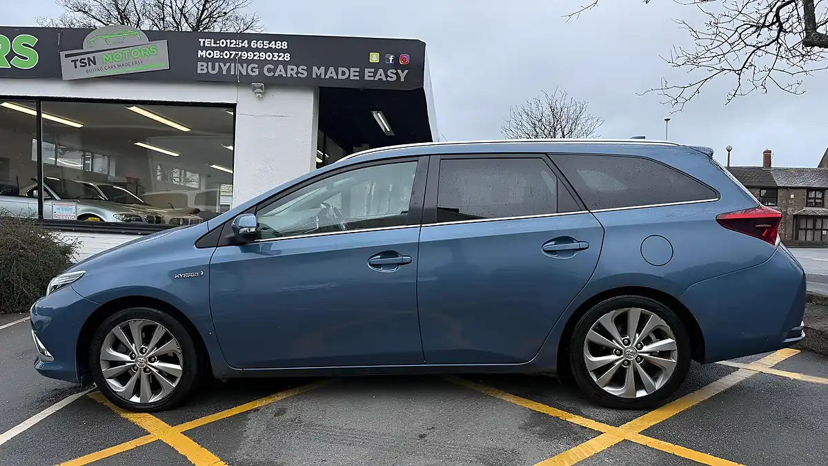 Used 2015 Toyota Auris Excel Touring Sports Blue - Interior and Exterior details 17
