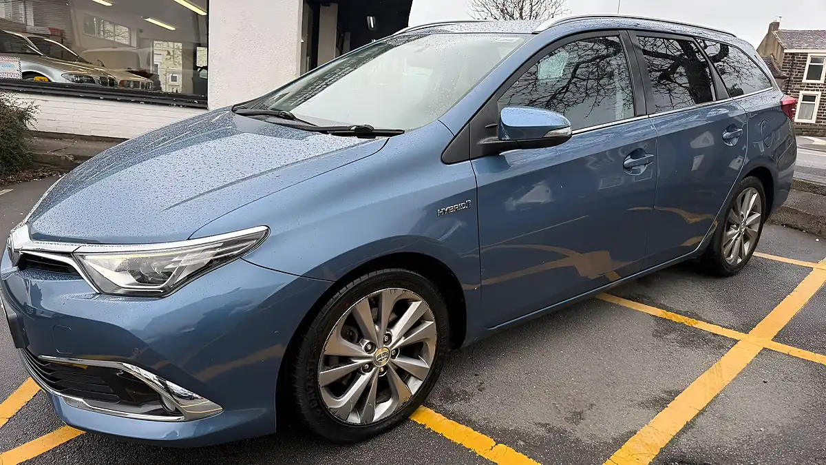 Used 2015 Toyota Auris Excel Touring Sports Blue - Interior and Exterior details 3