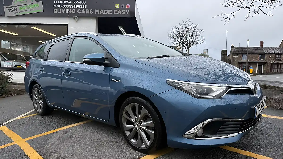 Used 2015 Toyota Auris Excel Touring Sports Blue - Interior and Exterior details 5