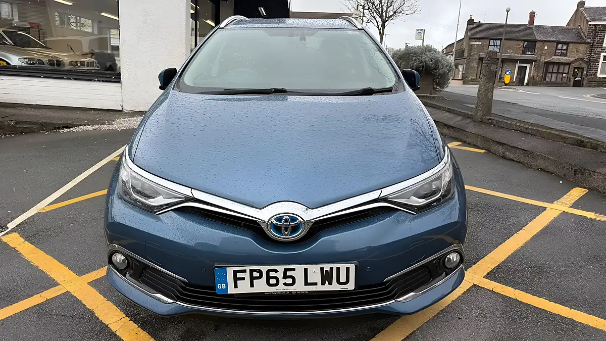 Used 2015 Toyota Auris Excel Touring Sports Blue - Interior and Exterior details 6