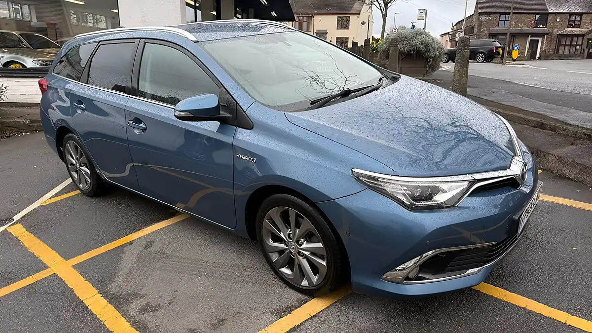 Used 2015 Toyota Auris Excel Touring Sports Blue - Interior and Exterior details 8