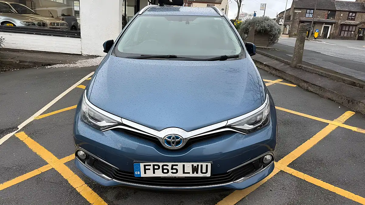 Used 2015 Toyota Auris Excel Touring Sports Blue - Interior and Exterior details 9