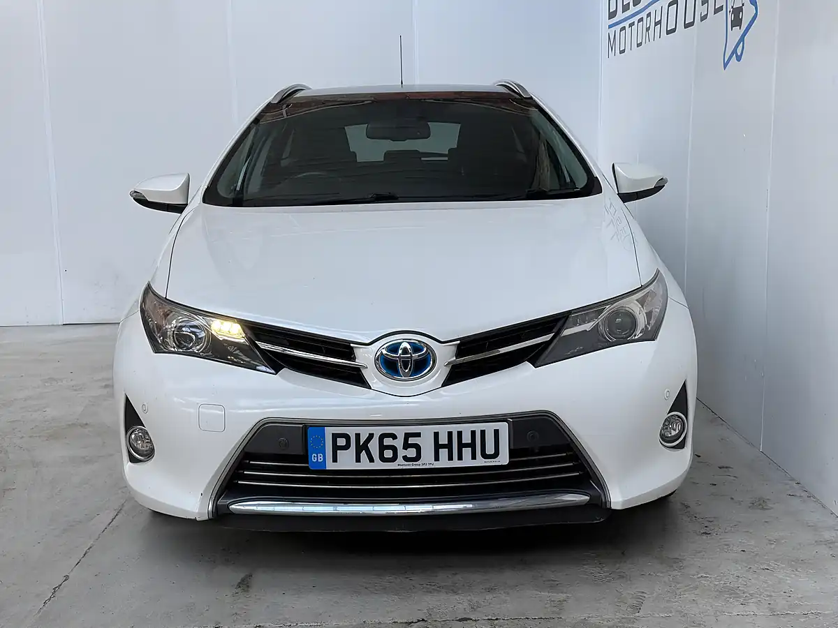 Used 2015 Toyota Auris Excel Touring Sports White - Interior and Exterior details 2