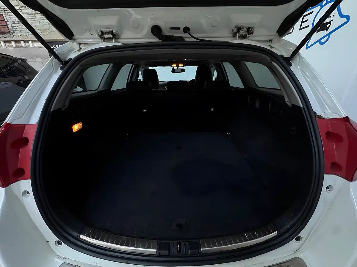 Used 2015 Toyota Auris Excel Touring Sports White - Interior and Exterior details 20