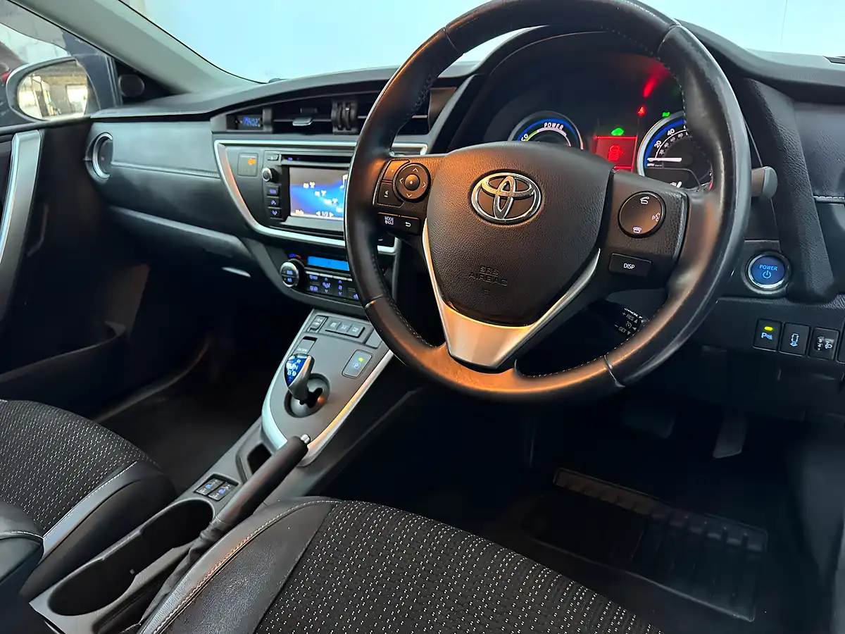 Used 2015 Toyota Auris Excel Touring Sports White - Interior and Exterior details 3