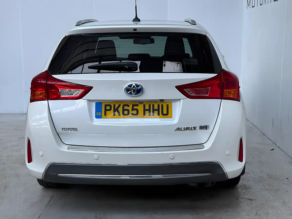 Used 2015 Toyota Auris Excel Touring Sports White - Interior and Exterior details 5