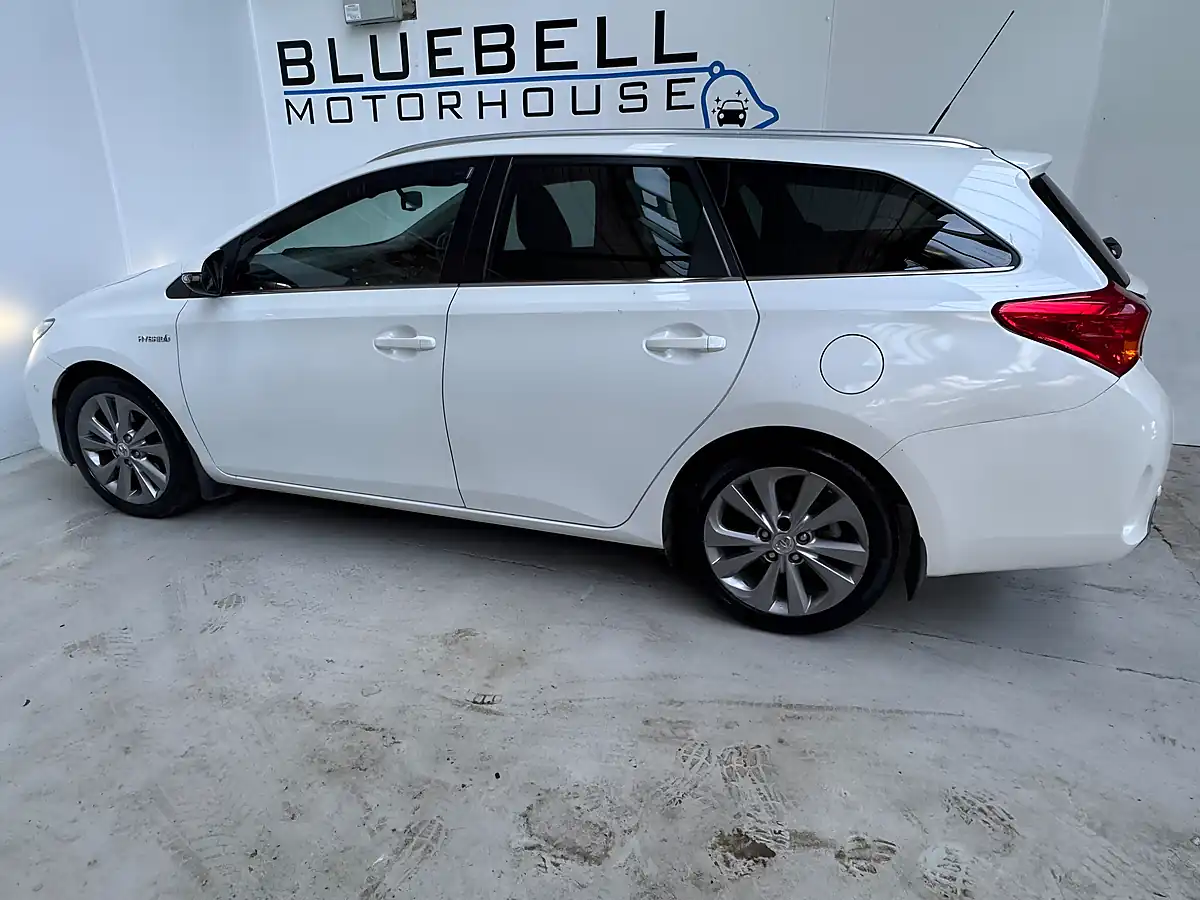 Used 2015 Toyota Auris Excel Touring Sports White - Interior and Exterior details 7