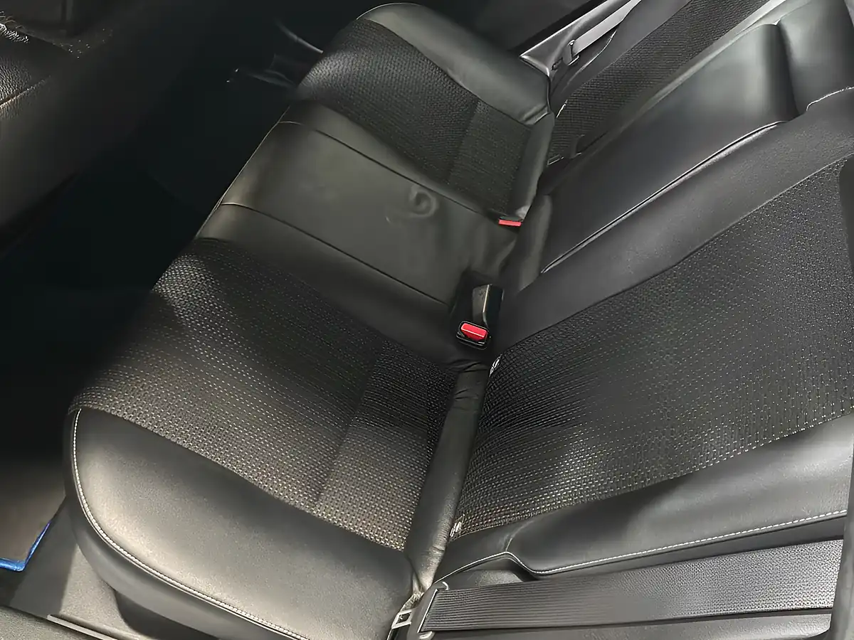 Used 2015 Toyota Auris Excel White - Interior and Exterior details 11