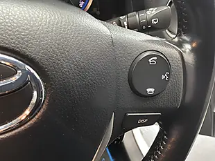 Used 2015 Toyota Auris Excel White - Interior and Exterior details 12