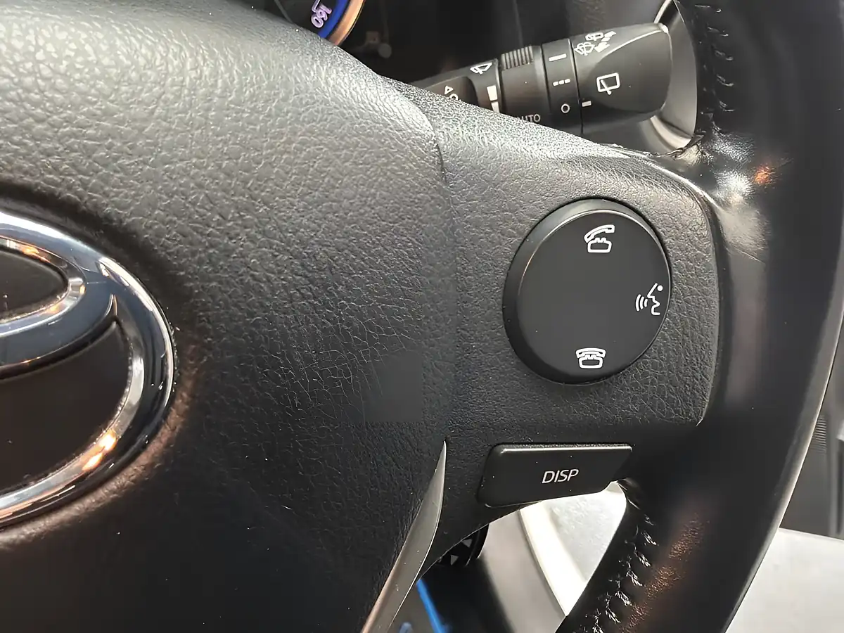 Used 2015 Toyota Auris Excel White - Interior and Exterior details 12
