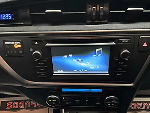 Used 2015 Toyota Auris Excel White - Interior and Exterior details 14