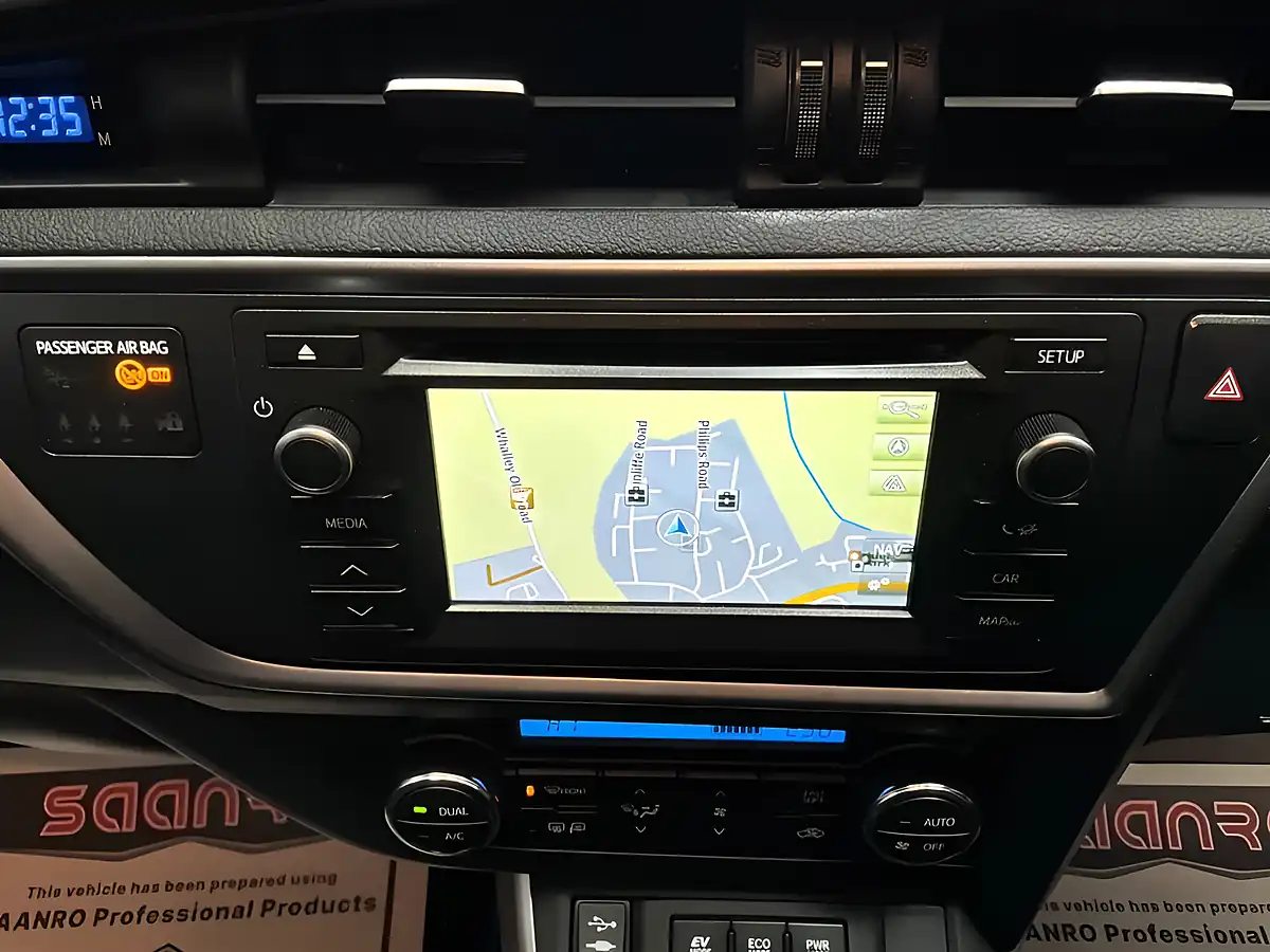 Used 2015 Toyota Auris Excel White - Interior and Exterior details 16