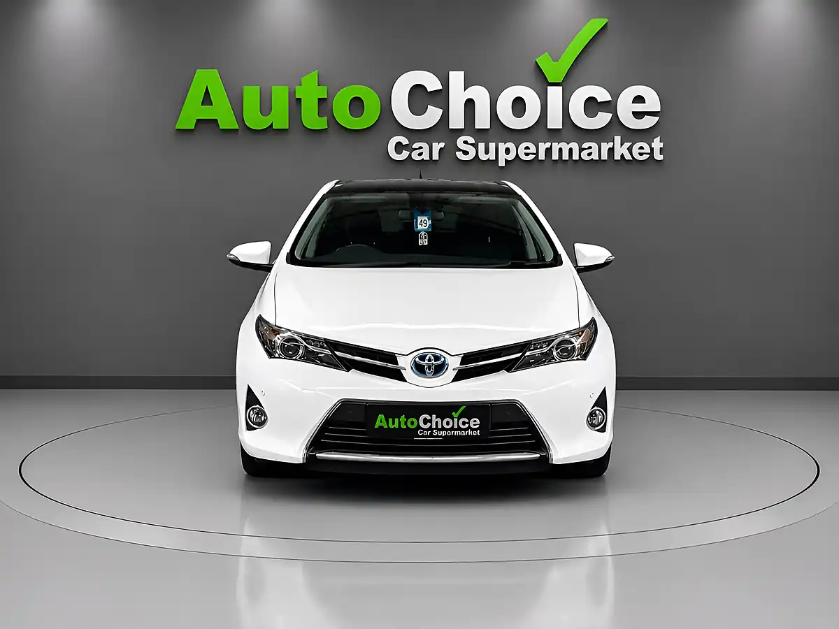 Used 2015 Toyota Auris Excel White - Interior and Exterior details 2