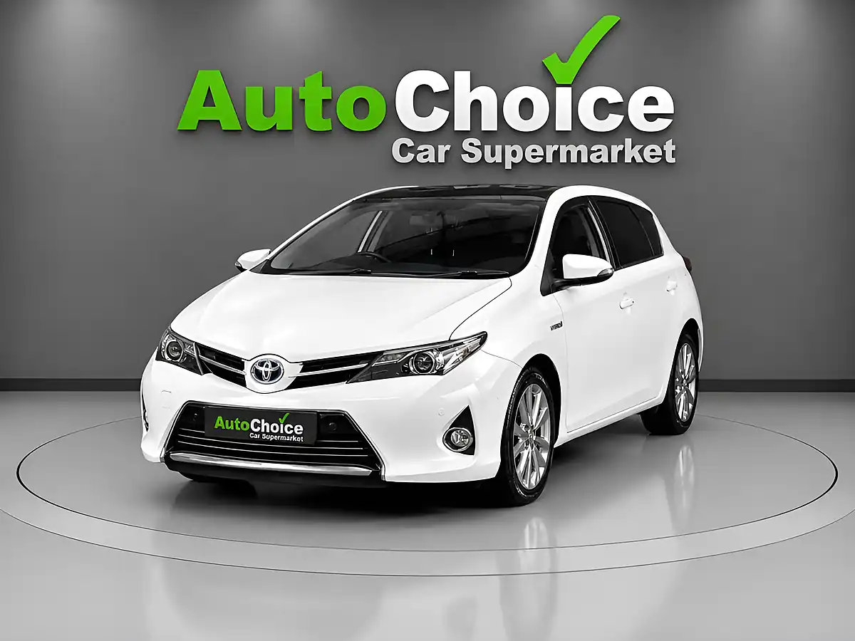 Used 2015 Toyota Auris Excel White - Interior and Exterior details 3