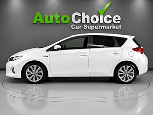 Used 2015 Toyota Auris Excel White - Interior and Exterior details 4