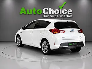 Used 2015 Toyota Auris Excel White - Interior and Exterior details 5