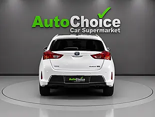 Used 2015 Toyota Auris Excel White - Interior and Exterior details 6