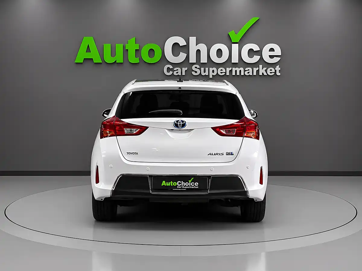 Used 2015 Toyota Auris Excel White - Interior and Exterior details 6