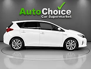 Used 2015 Toyota Auris Excel White - Interior and Exterior details 8
