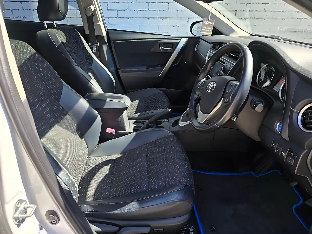 Used 2015 Toyota Auris Excel White - Interior and Exterior details 13