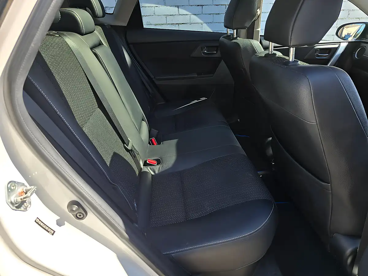 Used 2015 Toyota Auris Excel White - Interior and Exterior details 15