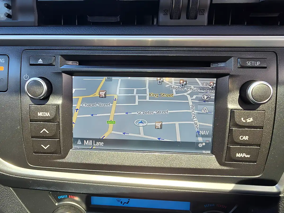 Used 2015 Toyota Auris Excel White - Interior and Exterior details 19