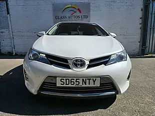 Used 2015 Toyota Auris Excel White - Interior and Exterior details 3