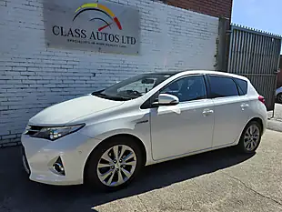 Used 2015 Toyota Auris Excel White - Interior and Exterior details 4