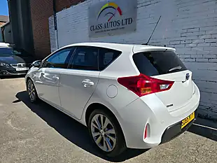Used 2015 Toyota Auris Excel White - Interior and Exterior details 5
