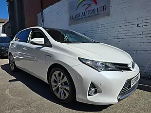 Used 2015 Toyota Auris Excel White - Interior and Exterior details 6