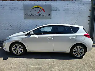 Used 2015 Toyota Auris Excel White - Interior and Exterior details 8