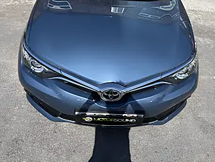 Used 2015 Toyota Auris Icon Blue - Interior and Exterior details 10