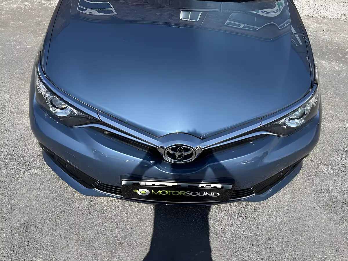 Used 2015 Toyota Auris Icon Blue - Interior and Exterior details 10