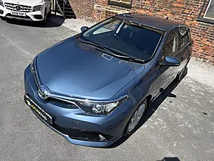 Used 2015 Toyota Auris Icon Blue - Interior and Exterior details 11