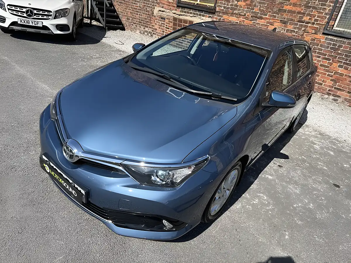 Used 2015 Toyota Auris Icon Blue - Interior and Exterior details 11