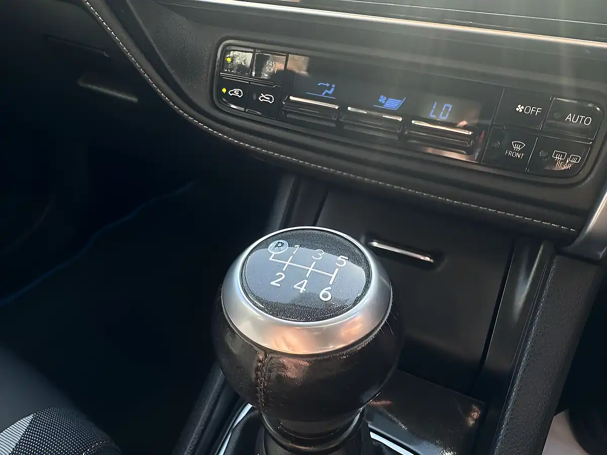 Used 2015 Toyota Auris Icon Blue - Interior and Exterior details 18