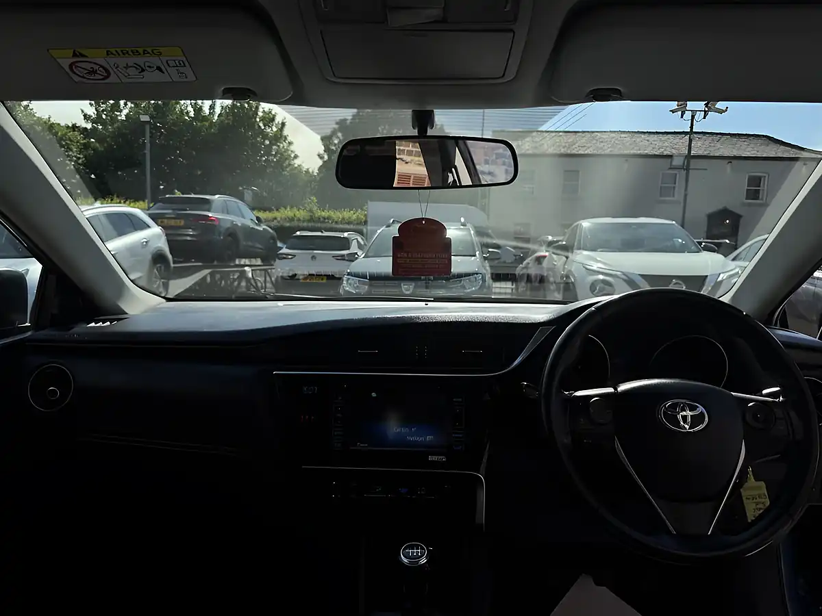Used 2015 Toyota Auris Icon Blue - Interior and Exterior details 19
