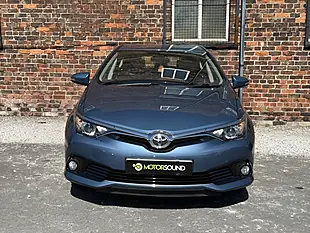 Used 2015 Toyota Auris Icon Blue - Interior and Exterior details 2