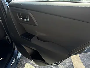 Used 2015 Toyota Auris Icon Blue - Interior and Exterior details 20