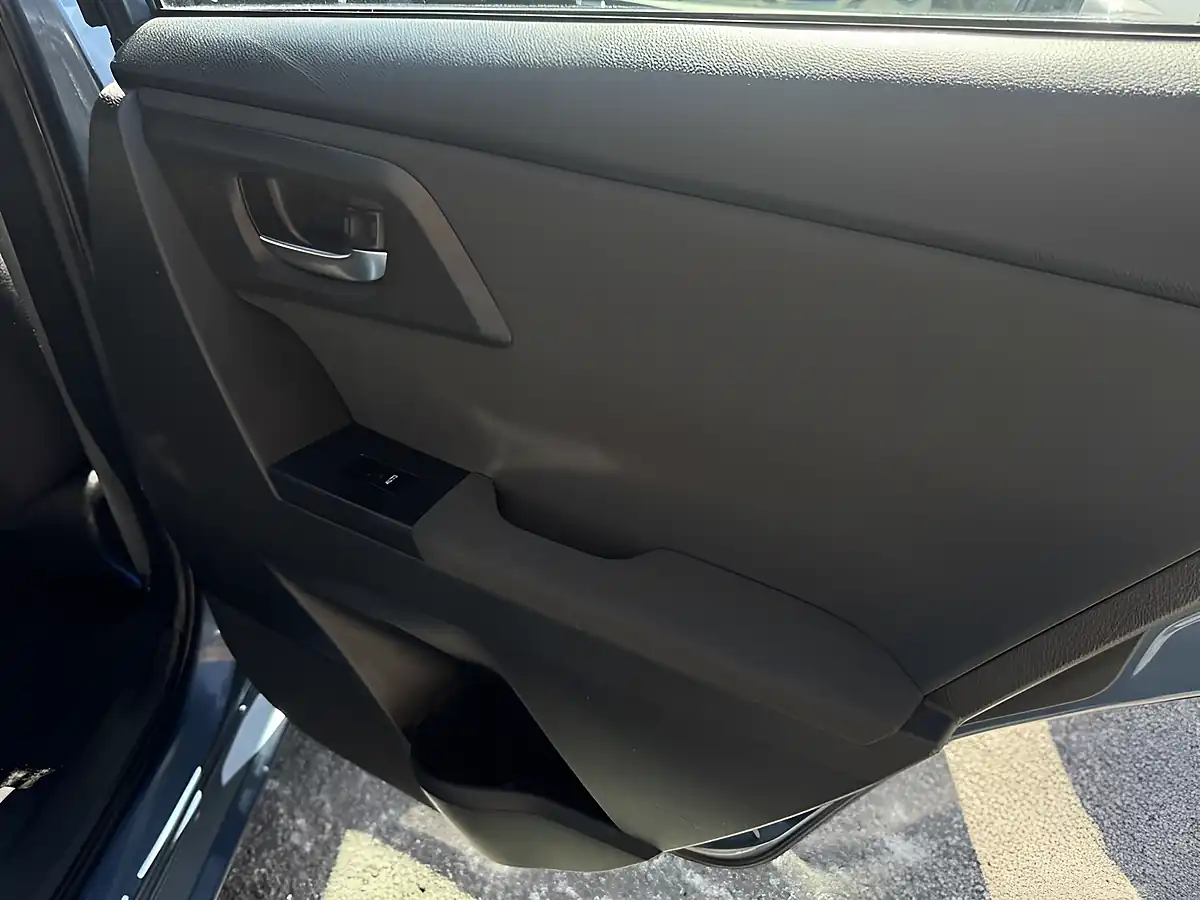 Used 2015 Toyota Auris Icon Blue - Interior and Exterior details 20