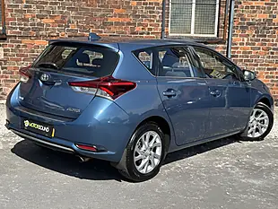 Used 2015 Toyota Auris Icon Blue - Interior and Exterior details 4
