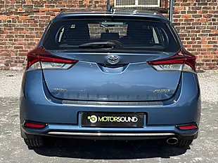 Used 2015 Toyota Auris Icon Blue - Interior and Exterior details 5