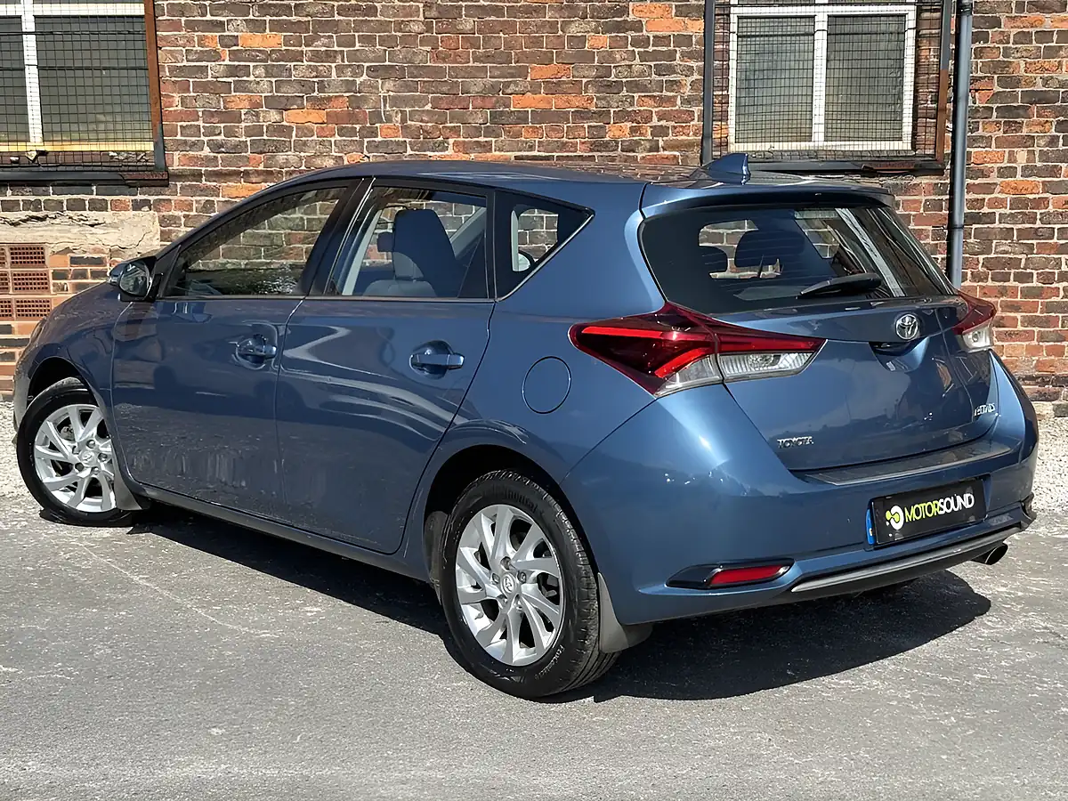 Used 2015 Toyota Auris Icon Blue - Interior and Exterior details 6