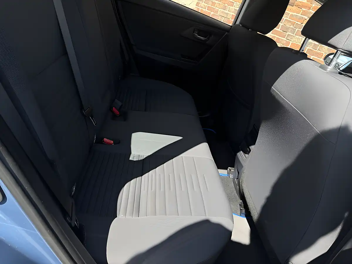 Used 2015 Toyota Auris Icon Blue - Interior and Exterior details 9