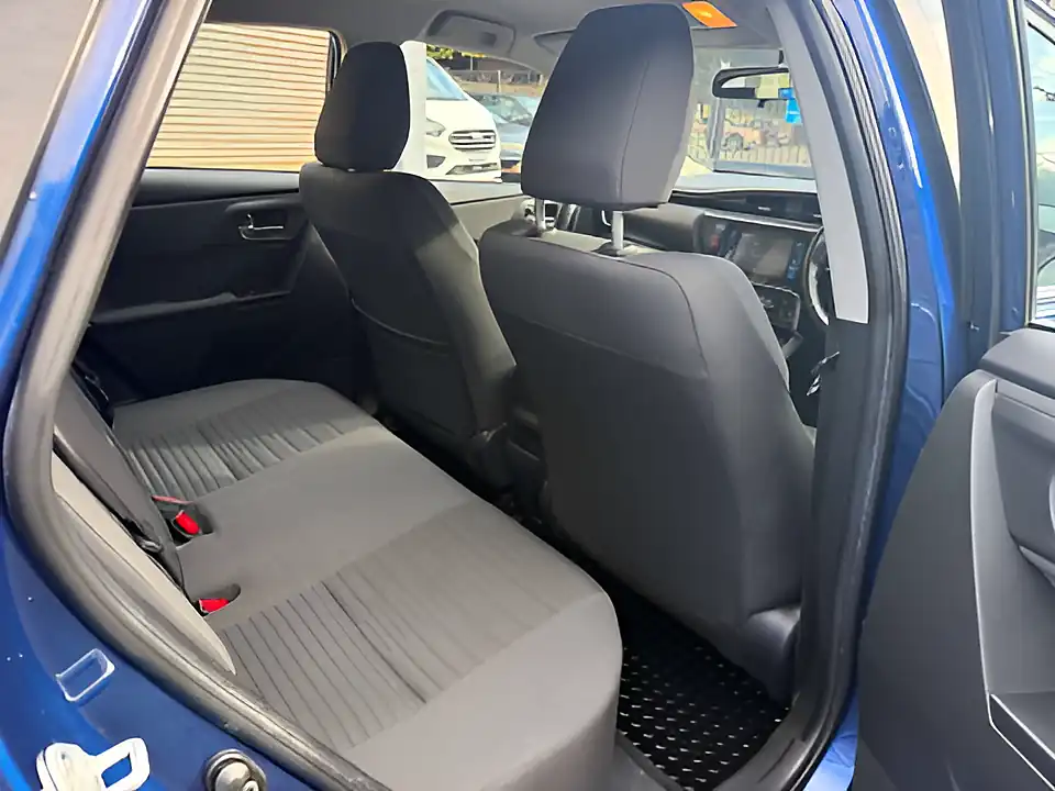 Used 2015 Toyota Auris Icon Blue - Interior and Exterior details 12