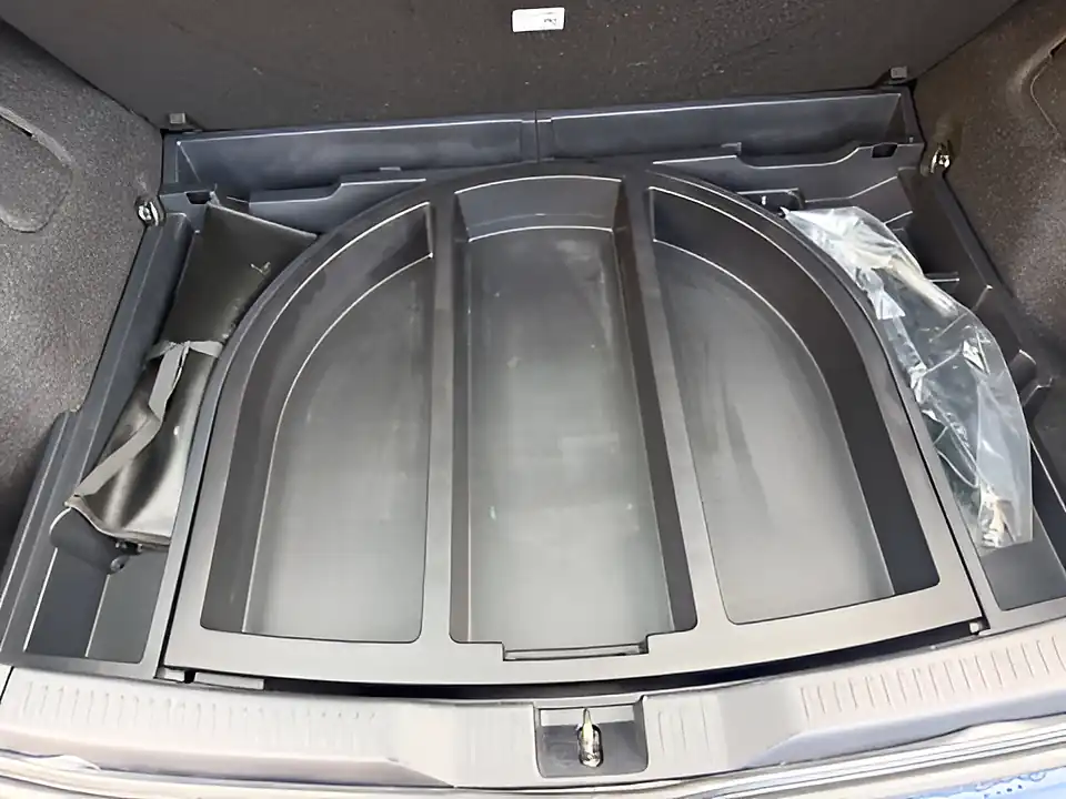 Used 2015 Toyota Auris Icon Blue - Interior and Exterior details 13