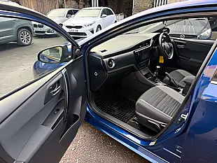 Used 2015 Toyota Auris Icon Blue - Interior and Exterior details 15